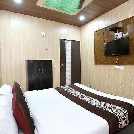 Oyo 8105 Royale Guest House Ludhiana Exterior foto