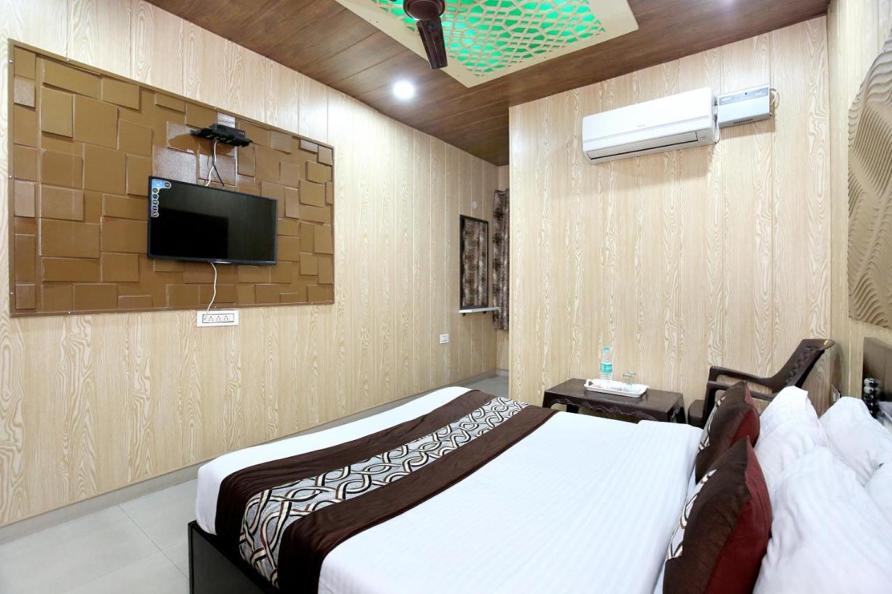 Oyo 8105 Royale Guest House Ludhiana Exterior foto