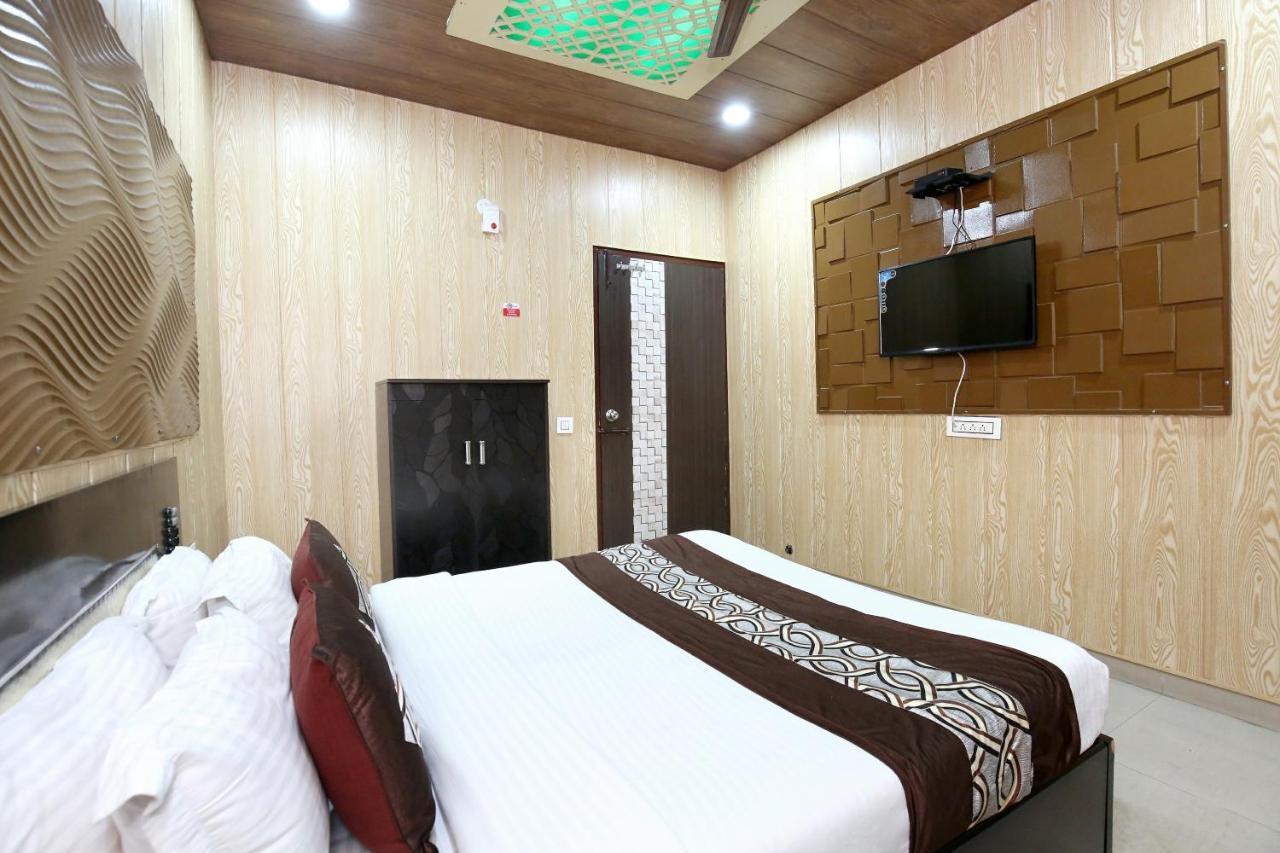 Oyo 8105 Royale Guest House Ludhiana Exterior foto