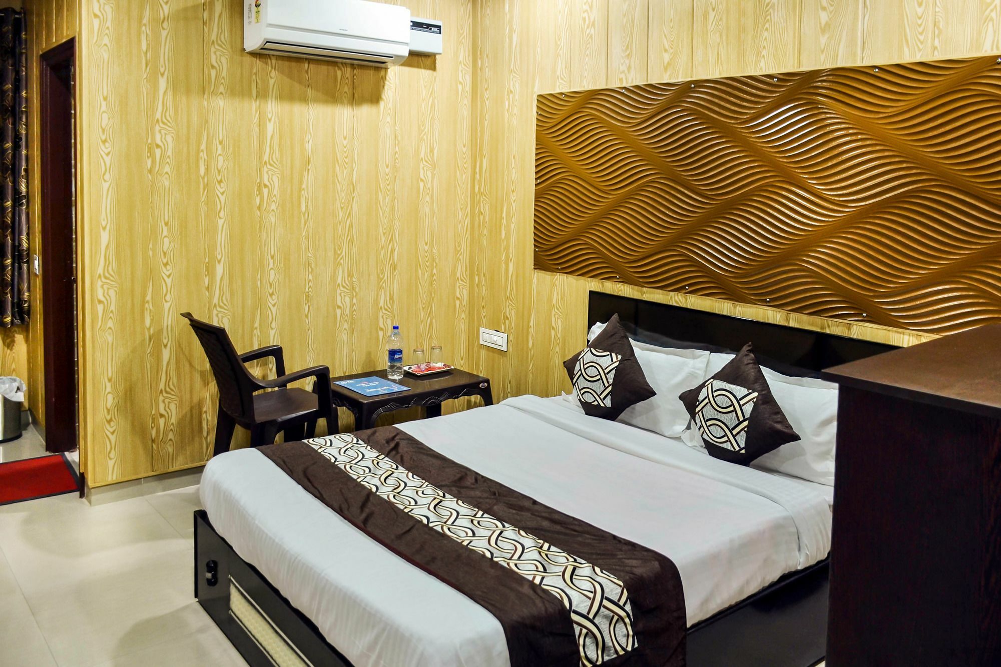 Oyo 8105 Royale Guest House Ludhiana Exterior foto